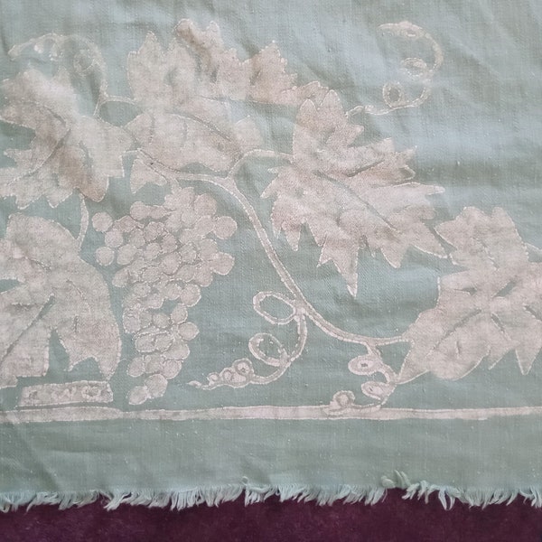 Small Cotton Tablecloth with Grape Vine Motif & 4 Napkins, Set