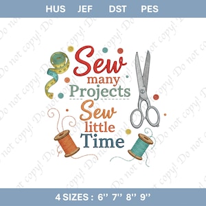 Puede incluir: Un diseño temático de costura con el texto "Sew many Projects, Sew little Time". La imagen incluye una cinta métrica, tijeras, carretes de hilo y botones. Disponible en tamaños de 15 cm, 18 cm, 20 cm y 23 cm.