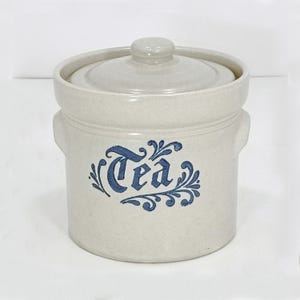 Pfaltzgraff &quot;Yorktowne&quot; Tea Canister Stoneware Knob Lid Side Handles Gray Glaze Blue Text Blue Floral Canister Vintage Yorktowne Tea Storage