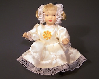 Doll: Girl Figurine–Porcelain–Miniature–Blonde–Brown Eyes–White Dress–Ceramic Appendages Positionable–Antique