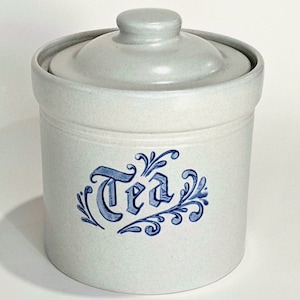 Pfaltzgraff &quot;Yorktowne&quot; Tea Canister Stoneware Gray Blue Floral Text Lid Kitchen Canister
