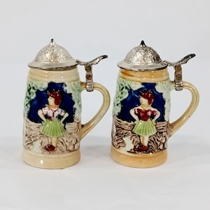 Salt Pepper Steins German Beer Steins Antique Shakers Ceramic Silver Metal Lids Beer Hall Dancers Lederhosen Beer Foam Novelty Salt Pepper