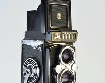 Yashica-Mat EM TLR 6x6 Medium Format 120 Camera with Original Leather case, Perfect Optics, Excellent Cosmetics, Same Lens as 124G!
