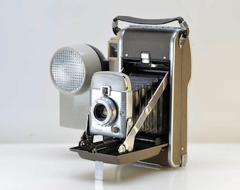 Vintage 1950s Polaroid 80A Highlander Bellows Camera with Accessory Flash Unit NICE