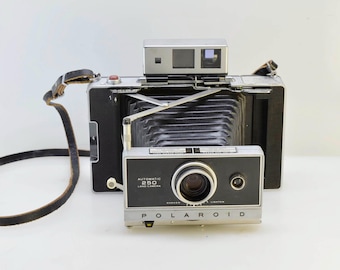 Vintage 1970's Polaroid 250 Land Camera, Instant Film Classic, Zeiss Rangefinder Finder, Mid Century Mechanical Design Art, Danish Modern