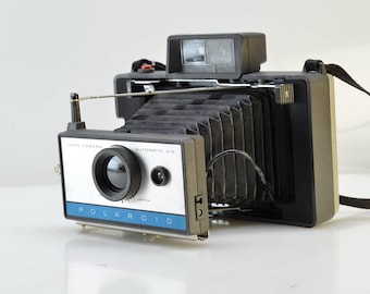 Vintage Polaroid 210 Land Camera Instant Film Classic, Very Clean, Superb Cosmetics, Mid Century Modern, Danish Modern, Accent Display