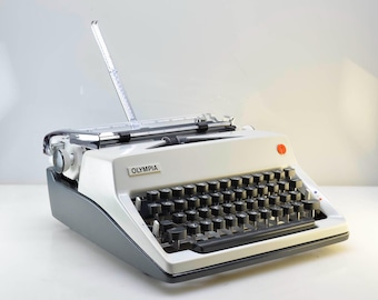 1971 Olympia SM9 Typewriter Professionally Serviced Excellent Working & Cosmetic Condition with Case and Instructions, Made in Germany