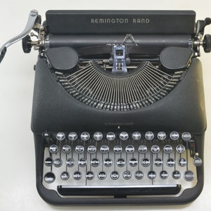 Vintage 1947 Remington De Luxe Model 5 Manual Typewriter Serviced, Exceptionally Clean, Fully Working, Curvy, Black, Sexy Typer!