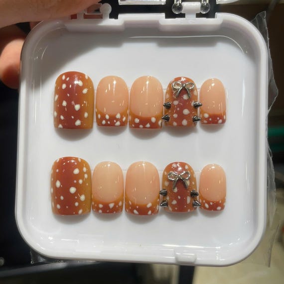 20 Fall Nail Ideas With Leaves, Plaid and Cozy Colors 19 Fawn Spots and Silver Bows
