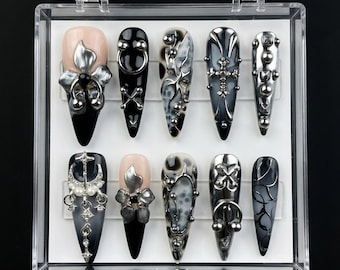 Uñas postizas cromadas góticas, uñas negras y plateadas, uñas metálicas 3D, uñas cyberpunk, uñas con dije de cruz, set de arte de uñas de lujo vanguardista