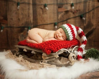 Cappello da elfo di Natale all'uncinetto: berretto per neonati a righe rosse e bianche