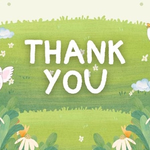 Puede incluir: Una ilustraci&oacute;n caprichosa con las palabras &laquo;GRACIAS&raquo; en blanco, sobre un fondo verde. La imagen presenta p&aacute;jaros de dibujos animados, flores y nubes, creando un dise&ntilde;o alegre y agradecido.