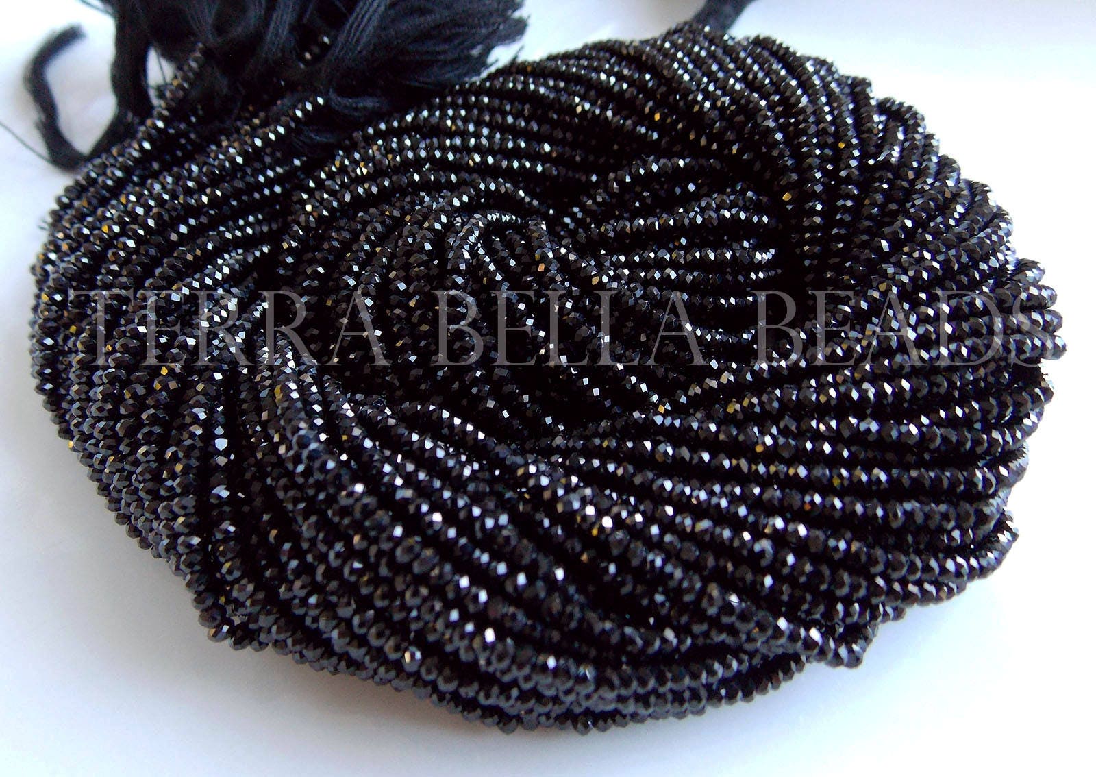 Spinell Kette Schwarz Facettiert Mit Keshi-Perle 48 Cm Edelsteinketten