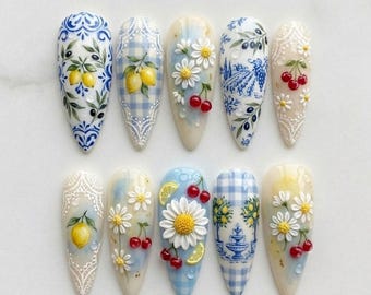 Presse méditerranéenne sur les ongles | Ongles marguerite citron cerise | Ongles côtiers en céramique bleue | Lot d'ongles Summer Cottagecore