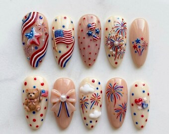 Presse patriotique faite main sur les ongles | Nail Art drapeau des Etats-Unis et feux d'artifice | Joli ensemble d'amandes du 4 juillet