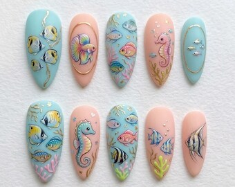 Presse faite main Ocean Life sur les ongles | Art mignon d'hippocampe et de poisson tropical | Ensemble Pastel Under The Sea Amandes