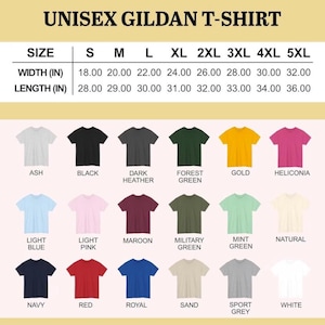 K&ouml;nnte beinhalten: Gildan Unisex T-Shirt Gr&ouml;&szlig;entabelle. Gr&ouml;&szlig;en von S bis 5XL, mit Breiten- und L&auml;ngenangaben in Zoll. Verschiedene T-Shirt-Farben werden gezeigt, darunter Ash, Black, Dark Heather, Forest Green, Gold und weitere.
