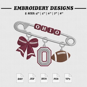Pode incluir: Design de bordado com um alfinete de segurança prateado, o texto OHIO em blocos castanhos, um laço castanho, uma letra O castanha e cinzenta e uma bola de futebol americano castanha. Inclui 5 tamanhos: 10,16 cm, 12,7 cm, 15,24 cm, 17,78 cm, 20,32 cm e formatos DST, JEF, HUS, PES, VP3.