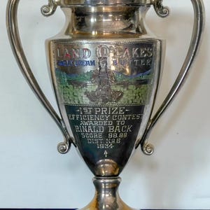 Vintage 1934 Land O'Lakes Sweet Cream Butter Trophy - Effektivitetstävling - Derby Silver Co.