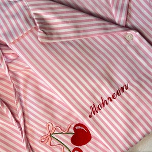 Pijamas bordados, pijamas personalizados para mujer, regalo para ella, pijamas con iniciales personalizadas, 18, 21, 30, pijamas de San Valentín, Día de la Madre
