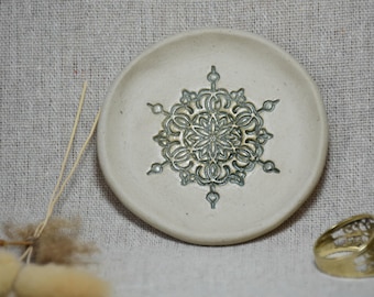 Portagioie Mandala in ceramica fatto a mano / Vassoio portagioie boho / Regalo per lei / Studio di Cipro
