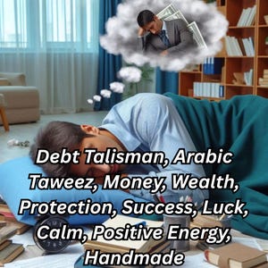 Puede incluir: Una persona dormida sobre una almohada azul bajo una manta verde azulado, con una burbuja de pensamiento que muestra a una persona con traje y dinero. La imagen incluye el texto "Debt Talisman, Arabic Taweez, Money, Wealth, Protection, Success, Luck, Calm, Positive Energy, Handmade."