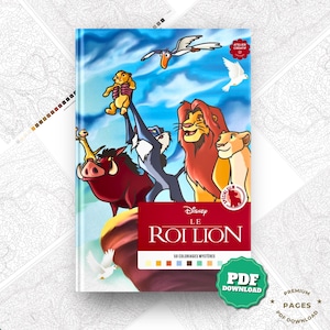 Könnte beinhalten: Ein Disney Der König der Löwen Mystery-Malbuch mit einer farbenfrohen Illustration von Simba, Mufasa, Sarabi, Rafiki, Timon und Pumbaa auf dem Cover. Der Buchtitel Le Roi Lion steht in weißer Schrift auf rotem Grund mit 50 coloriages mystères.