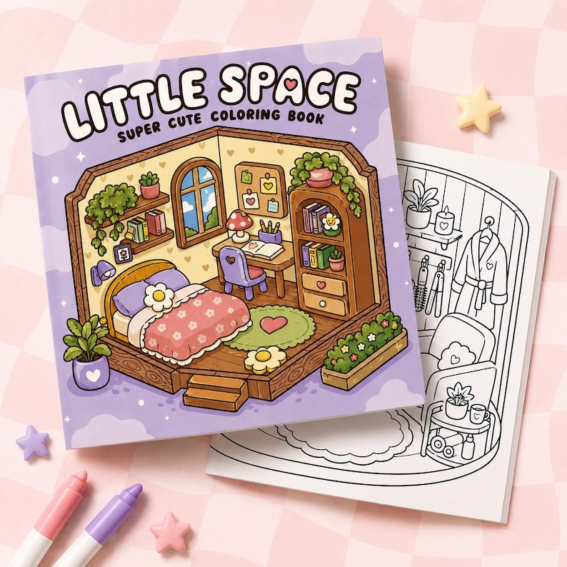 Puede incluir: Un libro de colorear cuadrado titulado Little Space Super Cute Coloring Book con una portada lavanda que muestra una ilustraci&oacute;n de un dormitorio de dibujos animados. El interior muestra una cama, escritorio, estanter&iacute;a y plantas. Se ve una p&aacute;gina en blanco y negro.