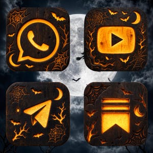 Puede incluir: Cuatro iconos cuadrados de madera oscura con recortes naranjas brillantes de los símbolos de WhatsApp, YouTube, Telegram y un marcador. Cada icono está decorado con telarañas, murciélagos, lunas crecientes y ramas talladas.