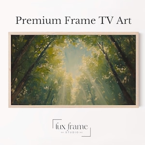 Puede incluir: Una impresión artística enmarcada que representa una escena de bosque con luz solar que atraviesa los árboles. La obra de arte tiene un marco de madera natural y el texto "Premium Frame TV Art" en la parte superior. La esquina inferior derecha tiene el texto "lux frame studio 2022".
