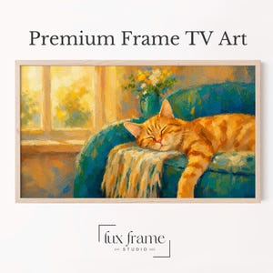 Könnte beinhalten: Ein rechteckiger digitaler Kunstdruck mit dem Titel Premium Frame TV Art, der ein Ölgemälde einer orangefarbenen getigerten Katze zeigt, die auf einem türkisfarbenen Sessel neben einem Fenster mit gelbem Licht schläft, inklusive Blumenvase und Lux Frame Studio Logo.