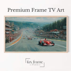 Könnte beinhalten: Gerahmter Kunstdruck eines Formel-1-Rennens. Das Kunstwerk zeigt ein rotes Rennauto im Vordergrund, mit anderen Autos auf der Rennstrecke. Das Bild ist in einer grünen Landschaft mit Zuschauern an der Strecke. Der Text "Premium Frame TV Art" steht oben.