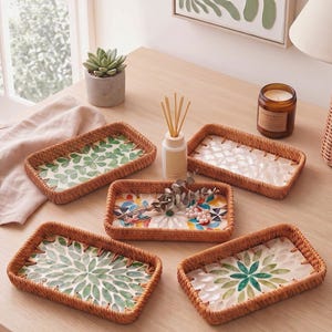 Handgemaakt rotan dienblad met parelmoer inlegwerk – boho rechthoekig serveerblad, decoratie voor de salontafel, organizer voor de kaptafel, cadeau voor een housewarming