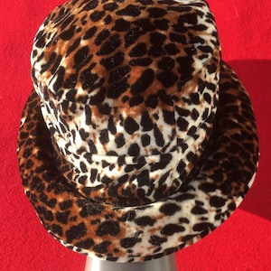 French 1980s Women Vintage Bob Bucket Hat - Timeless Animal Print - Made in France - New - A Must-Have ! M / L