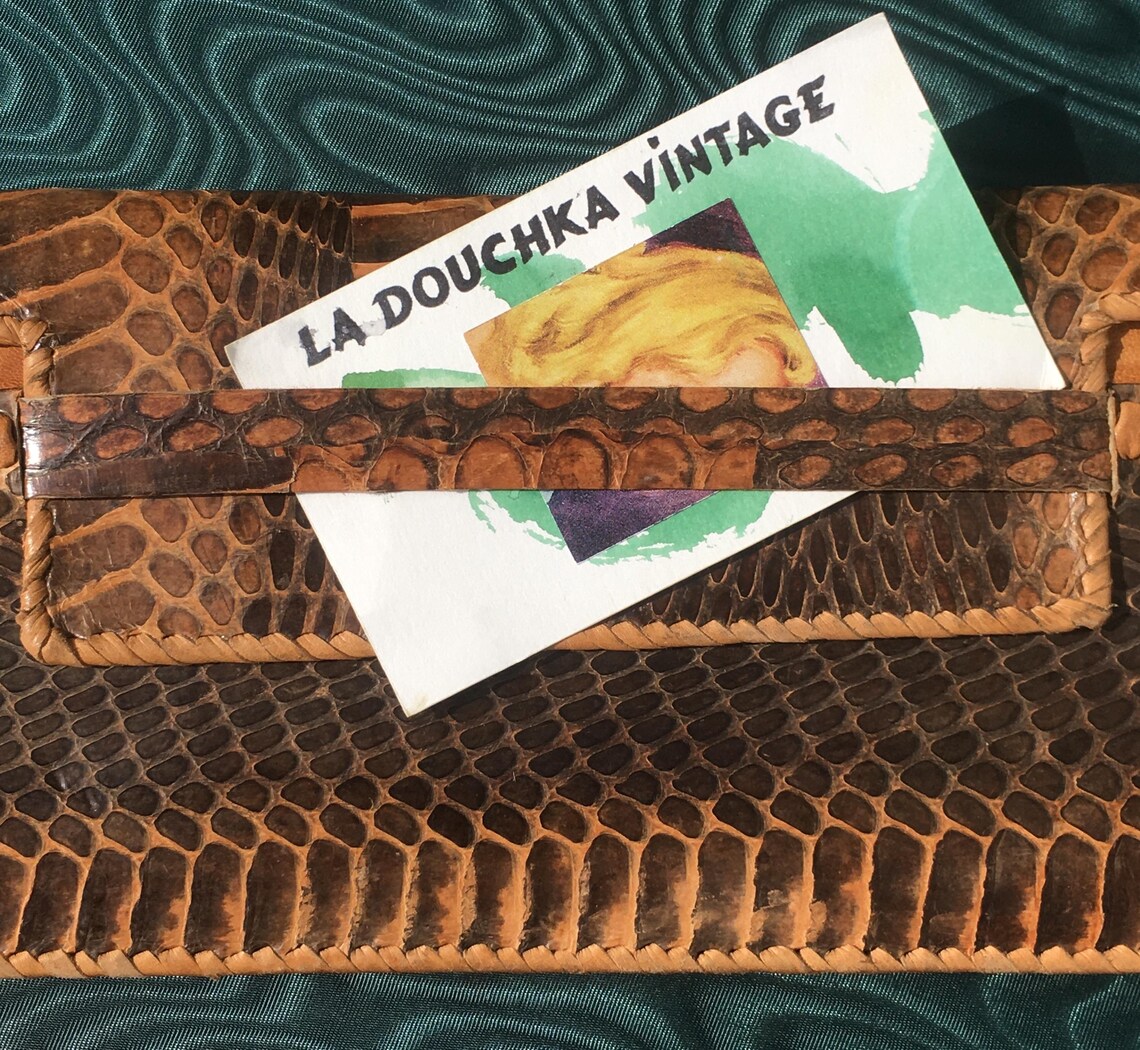French 1960s Women Clutch Bag HANDBAG ~ Luxurious PYTHON SNAKESKIN Leather ~Handcrafted in France~ New Old Stock : Unused Vintage ~Very Chic, foto 3 di 5