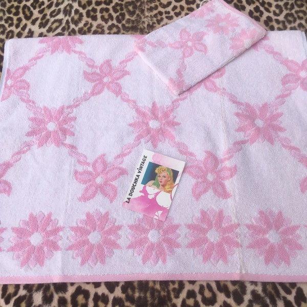 French 1950s BATHROOM TOWEL with MITT ~ Lovely Floral Design ~ Pink / White Terry Cloth Cotton ~ New : Unused Vintage ~ 33.5 x 21