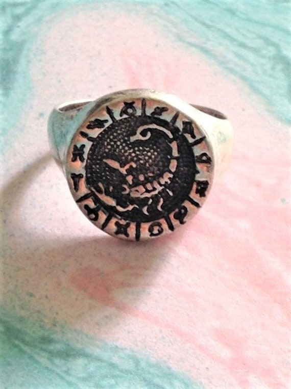 Timeless Unisex Men Women Silver Metal Signet Ring