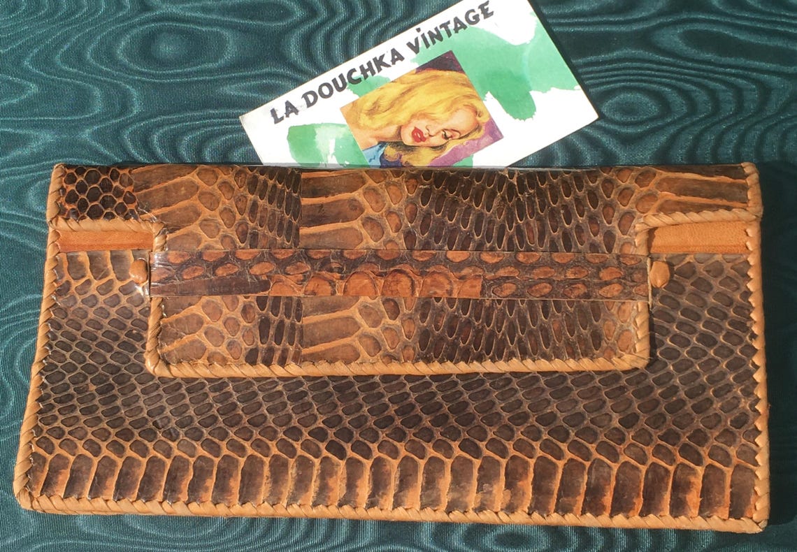 French 1960s Women Clutch Bag HANDBAG ~ Luxurious PYTHON SNAKESKIN Leather ~Handcrafted in France~ New Old Stock : Unused Vintage ~Very Chic, foto 1 di 5