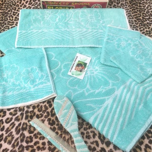 1960s WOMEN BATHROOM SET ~ Towels / Mitts / Hair Brush / Comb : 7 Pieces ~ Green Terry Cloth Cotton ~ Made in Italy ~ Unused in Vintage Box