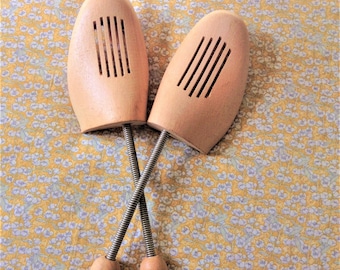 vintage Men Wooden Shoes Tree Shapers & Flexible Metal - Made in France - Neuf - US 12/13 FR 44/45