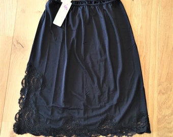 Neyret années 1970 Femme Vtg Anti-Static Black Half Slip Jupon avec dentelle - Haute Qualité - Fabriqué en France - Neuf et étiquettes dans son emballage d'origine