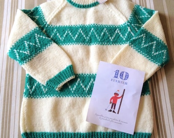 French 1970s Unisex Children Vintage Winter Ski Handknitted Sweater Pullover Jumper - Soft and Warm Wool - White & Emerald Green - New -6/8y