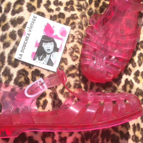 Eye-Catchers 1980s Women Summer MEDUSE JELLY SANDALS ~ Hot Pink Plastic ~ Water / Beach / Surf / Pool ~ Made in Italy ~ Unique Vintage - 6.5