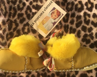 French Winter BABY CUFFED BOOTS ~ Yellow Deerskin & Shearling Fur ~ Ankle Lace ~ Handmade ~ Adorable and Warm ~ Unworn Vintage ~ 12/18m