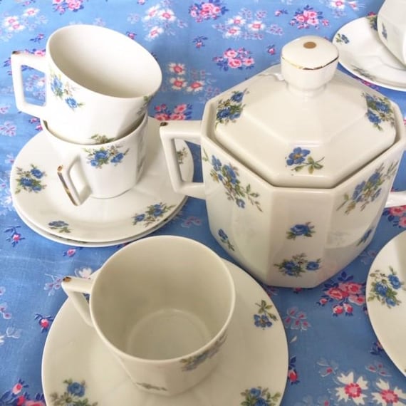 French Chapus & Fils 1930s Signed Fine Floral Limoges Porcelain Coffee Cups  with Matching Saucers / Sugar Bowl Set - Lot of 13 pieces - Mint