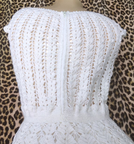 French Mod 1960s Women SUMMER CROCHET DRESS ~ Bri… - image 7