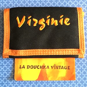 Portefeuille noir à trois volets unique en son genre et fermeture velcro - Nom brodé personnalisé orange Virginie - Fabriqué en France - Vintage inutilisé
