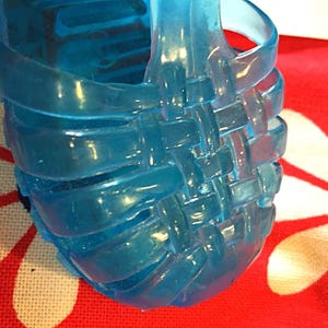 Franse jaren 1980 vintage unisex babyjongen/meisje meduses water strand jelly sandalen - helder oceaanblauw plastic - nieuw uit Frankrijk - US 3.5-FR 19