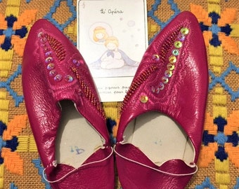 Moroccan 1970s Children Kids Beaded & Embroidered Babouches Moccasin Shoes - Hot Pink Leather - Made in Marrakech - New -3/4 Yrs-US 9C/FR 25