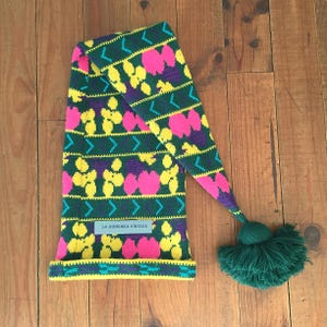 Eine der Art Französisch 1990er Jahre Unisex Lange Strickstrumpf Schnee Skimütze & Übergroße Pom Pom - Eye Catcher Muster - Einzigartiger Vintage Stil -Neu